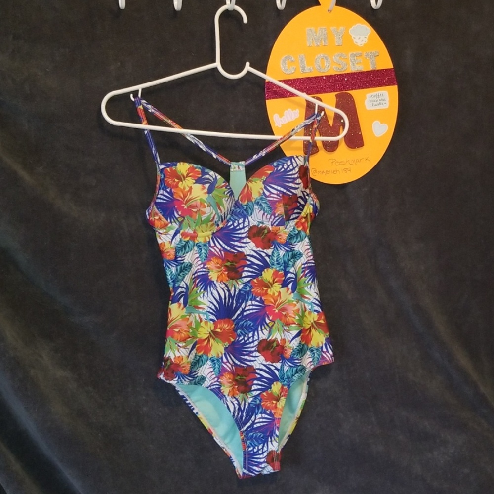 NWOT juniors size small Bathing suit